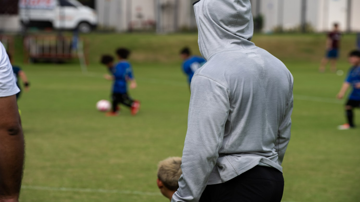 Shall I Shout Anything on the Sidelines?