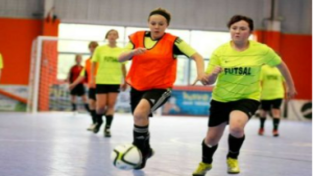 10 REASONS TO PLAY FUTSAL