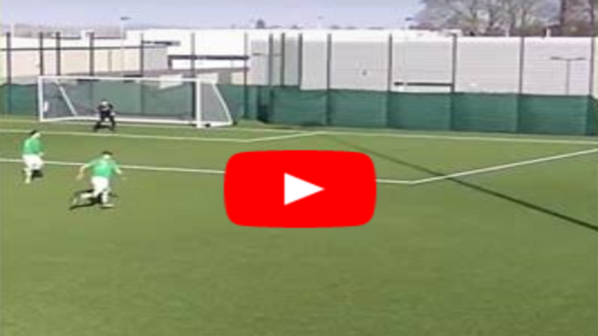 🗣Hey Siri – Show me a Sweeeet half Volley🚀